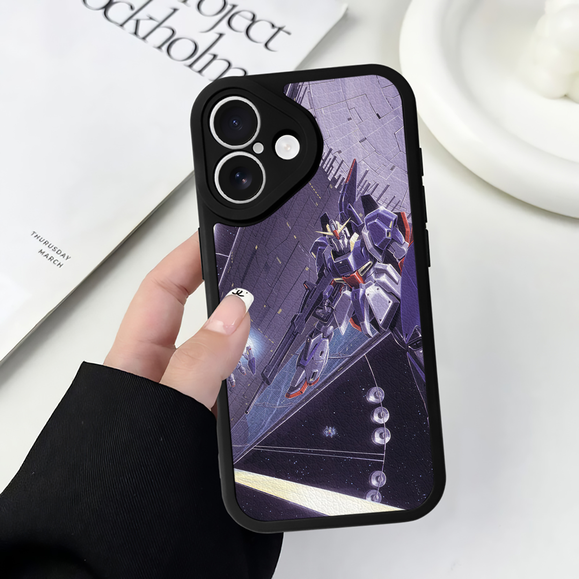 （画像用） 機動戦士ガンダム Mobile Suit Gundam 【iPhone 16シリーズ対応】シリコンスマホケース（レザー調） 材質：シリコン